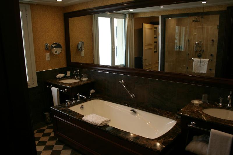 ../Images/HO,KUAN-CHUNG.Monaco.Hotel Metropole Monte-Carlo (7).jpg